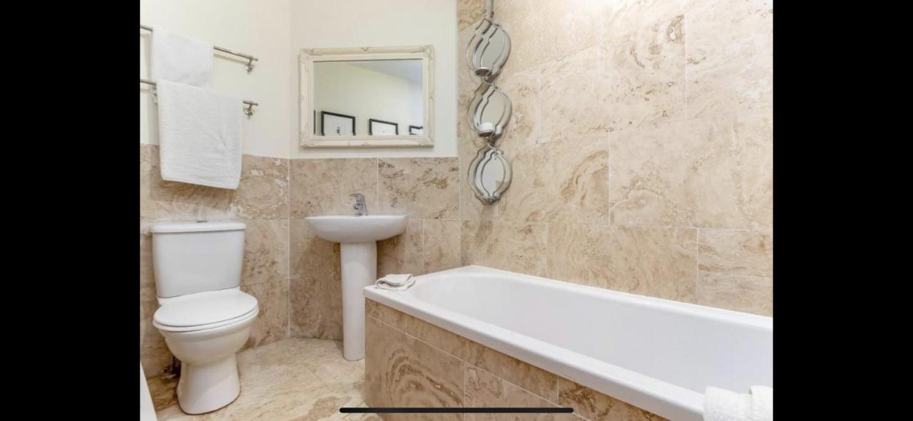 Private Apartment - 3 Bedrooms ハロゲート エクステリア 写真